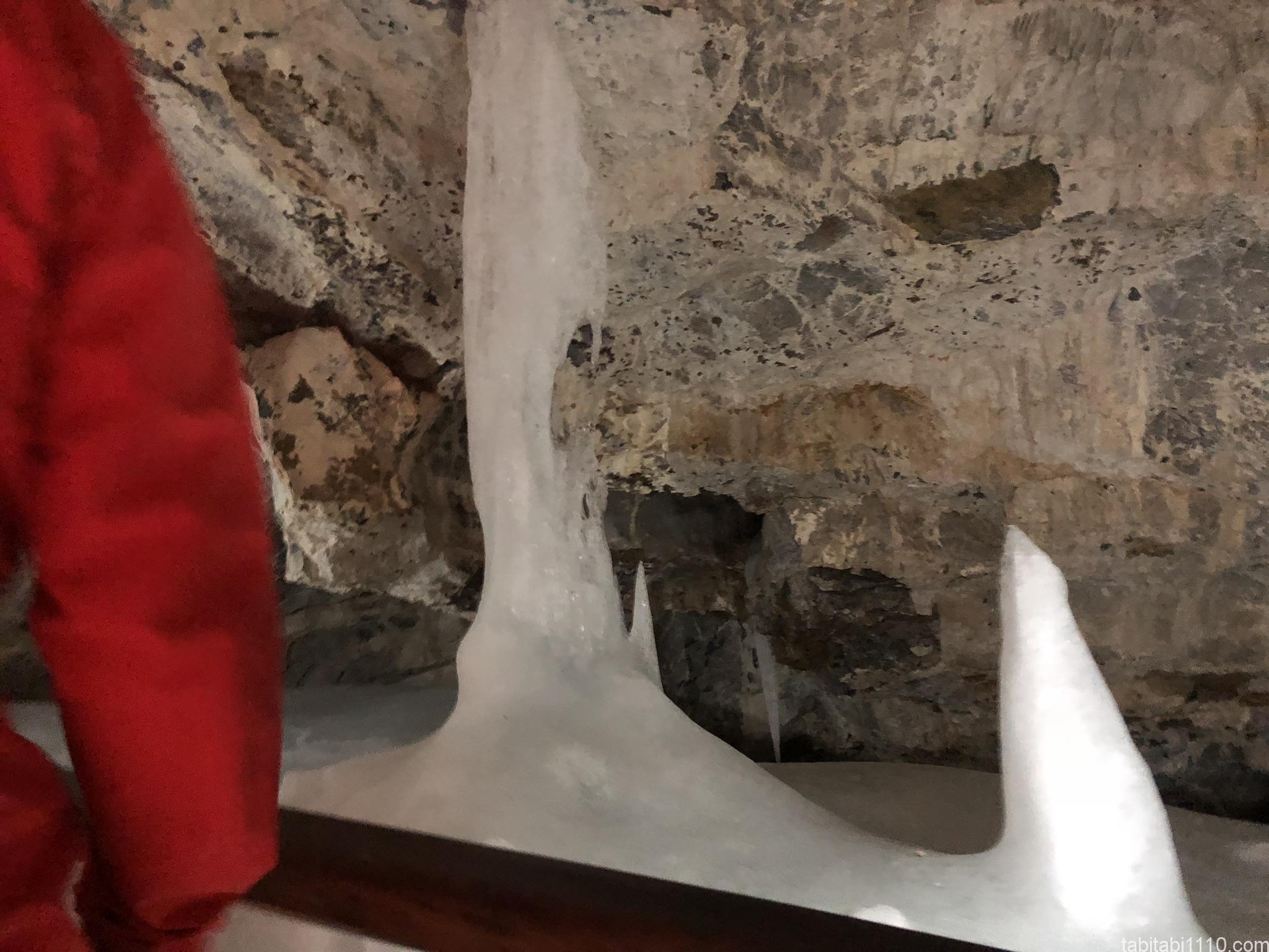 ディマノブスカ氷穴｜洞窟の中