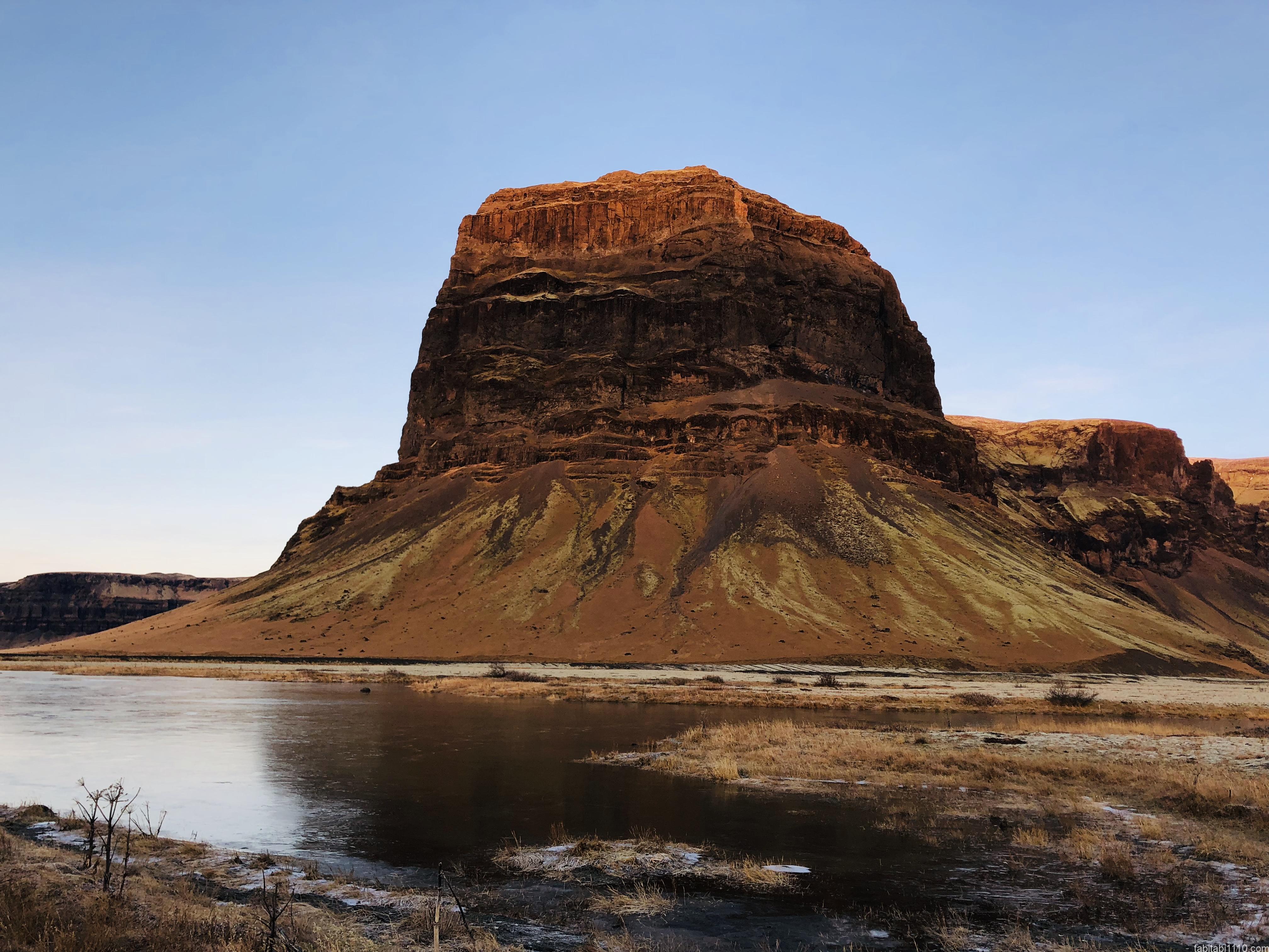 アイスランドの大きな岩
