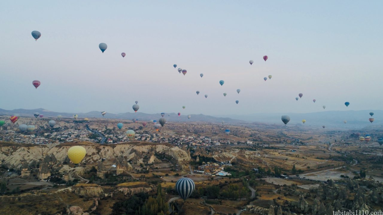 トルコ　カッパドキア　気球