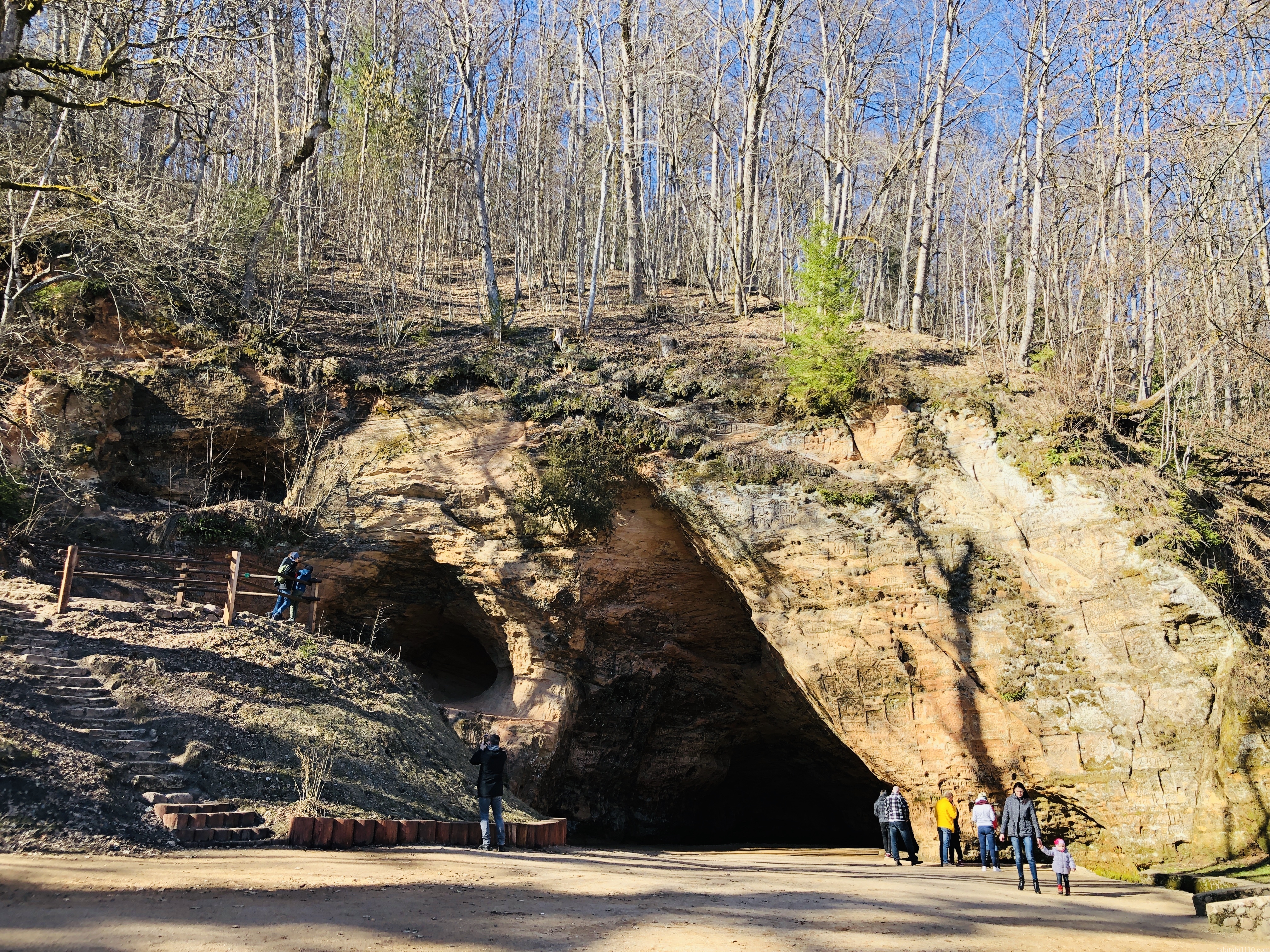 グートゥマニャの洞窟 